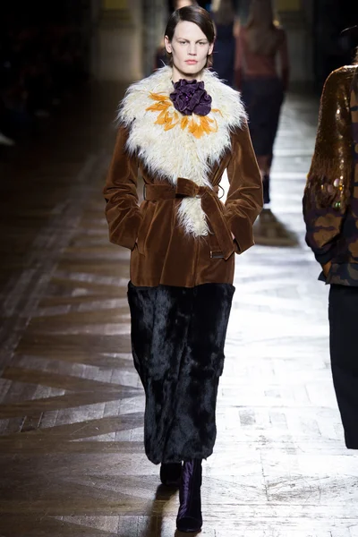 Look 25